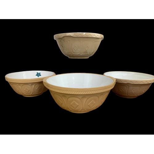 377 - 4 MIXED VINTAGE BAKING BOWLS