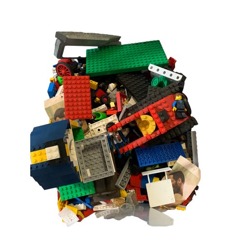 93 - A GOOD ASSORTMENT OF LEGO