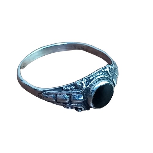 293A - AN OYNX ORNATE SILVER RING