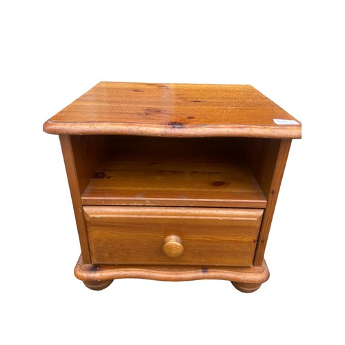 10 - SINGLE DRAWER PINE BEDSIDE 18 X 17