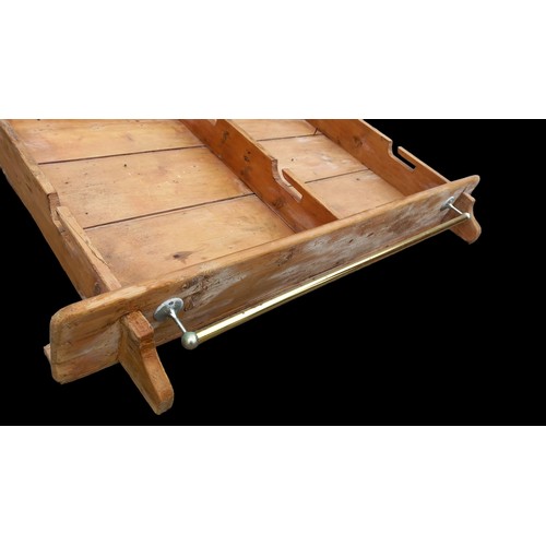 36 - AN ANTIQUE PINE PLATE RACK WITH BRASS RAIL