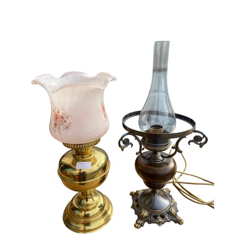 70 - VINTAGE BRASS OIL LAMP AND ELECTRIC LAMP IN FORM OF AN OIL LAMP