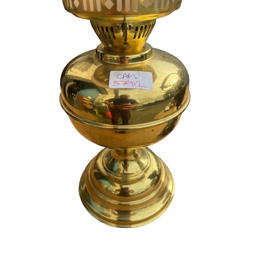 70 - VINTAGE BRASS OIL LAMP AND ELECTRIC LAMP IN FORM OF AN OIL LAMP