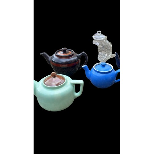 104 - A LOT OF 6 MIXED TEAPOTS