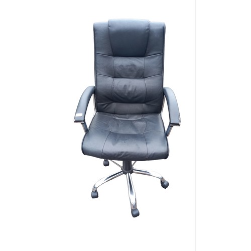 90 - CHROME AND LEATHER SWIVEL OFFICE CHAIR 9SLIGHT WEAR TO ARMS)