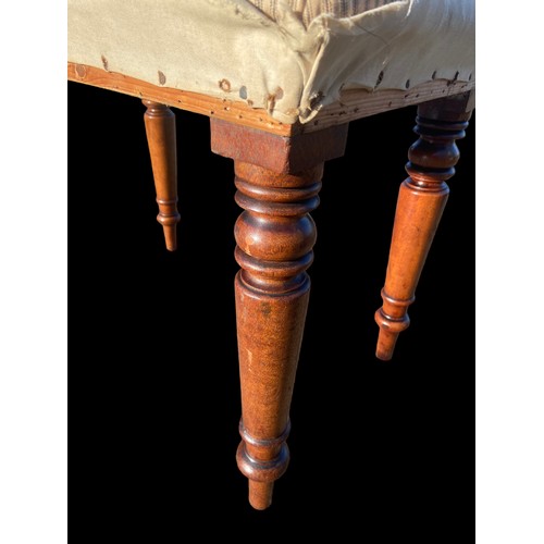 138 - A VICTORIAN STOOL 23 X 14 x 18