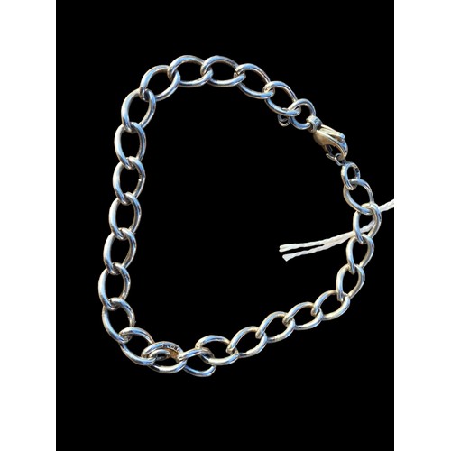 283 - A SILVER CURB LINK BRACELET