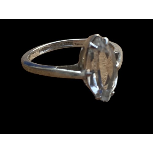 300 - A SILVER MARQUISE STONE RING