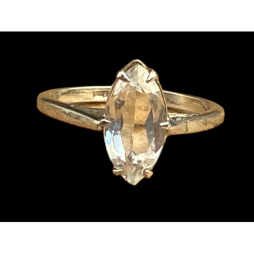 300 - A SILVER MARQUISE STONE RING