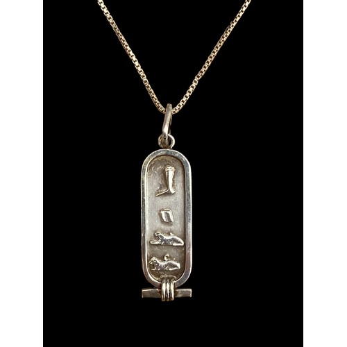 316 - A SILVER EGYPTIAN STYLE IGOT ON A SILVER CHAIN