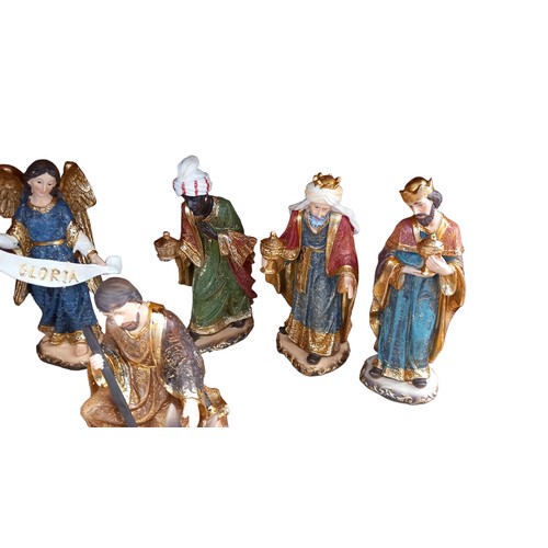 147 - A GOOD QUALITY NATIVITY SET WITH A LIGHT UP MANGER