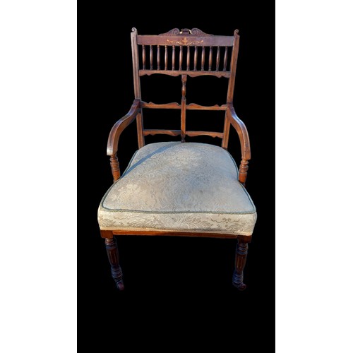 365 - AN ANTIQUE CARVED INLAID SIDECHAIR ON A SPIDDLE LEG