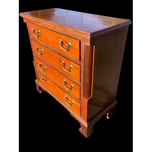 443 - AN ANTIQUE BACHELORS CHEST OF DRAWERS 23 x 10.5 x 23