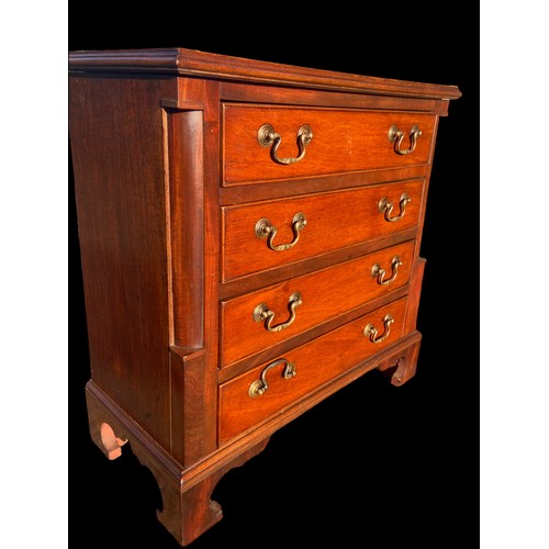 443 - AN ANTIQUE BACHELORS CHEST OF DRAWERS 23 x 10.5 x 23