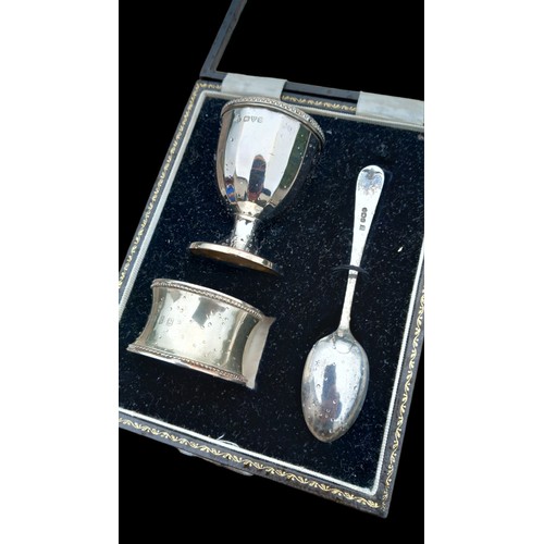 558 - A CASED SILVER BREAKFAST SET MADE UP FROM A MIX OF SILVER TO INCLUDE BIRMINGHAM, CHESTER 76g