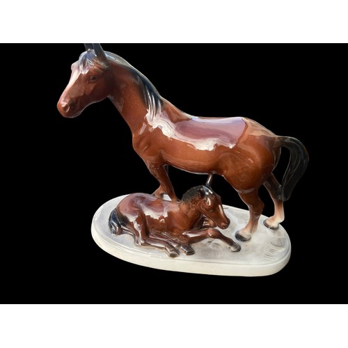 466 - A POTTERY GLAZED HORSE & FOAL MARKINGS TO BASE 7