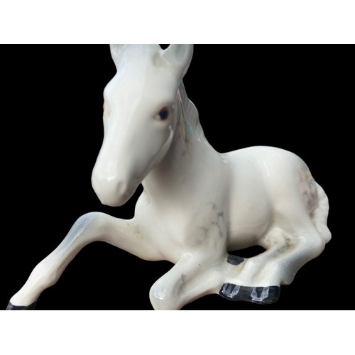 492 - A BESWICK WHITE SITTING FOAL