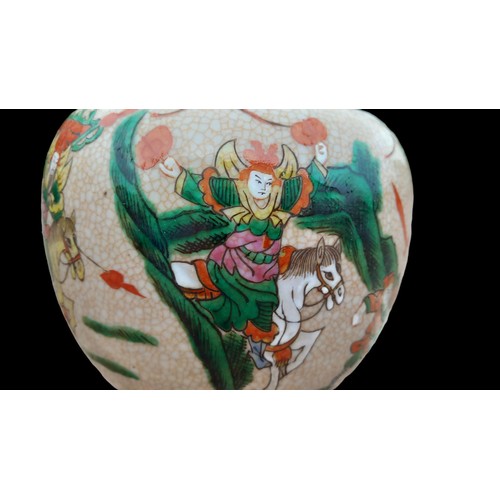 528 - A HIGH QUALUTY HANDPAINTED ORIENTAL VASE DEPICTING WARRIORS WITH MARKINGS TO BASE 6.5 X 6.2