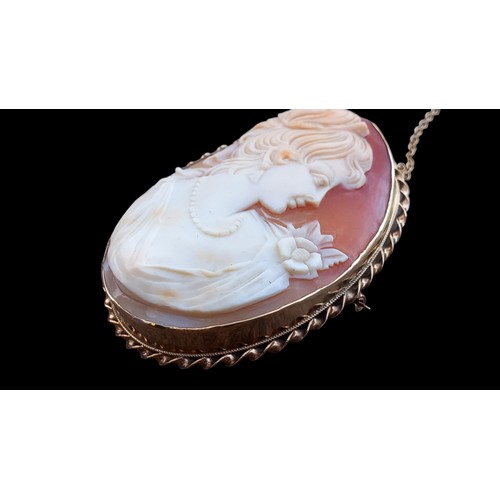 619 - A LARGE 9ct GOLD ROPE EDGE CAMEO BROOCH 6.5cmX5CM SAFETY CHAIN WITH GOLD SAFETY CATCH