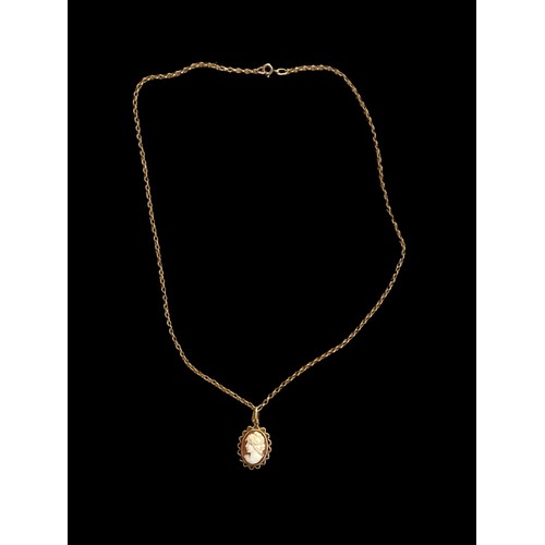 623 - A 9CT GOLD FANCY LINK CHAIN WITH A 9CT GOLD CAMEO PENDANT