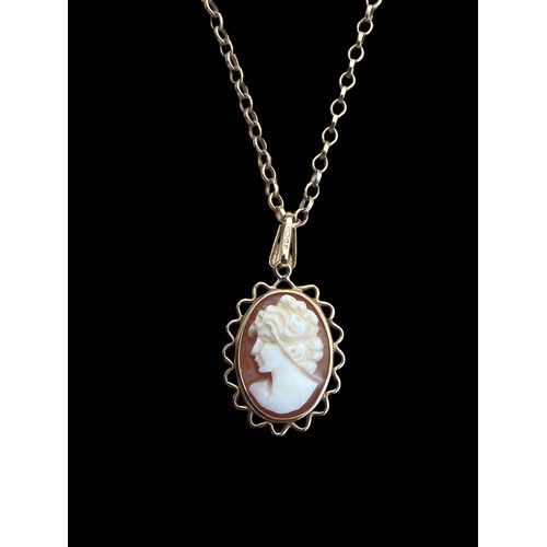 623 - A 9CT GOLD FANCY LINK CHAIN WITH A 9CT GOLD CAMEO PENDANT