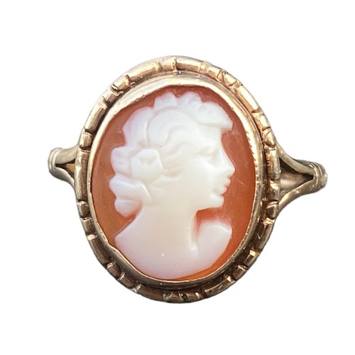 625 - A 9ct GOLD CAMEO RING