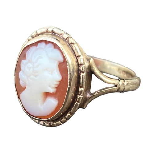 625 - A 9ct GOLD CAMEO RING