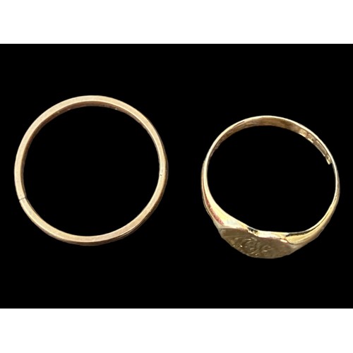 638 - A 9ct GOLD HEART SHAPED RING AND A 9t GOLD BAND