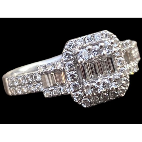 659 - AN 18ct GOLD AND MULTI DIAMOND RING