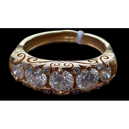 662 - AN 18ct GOLD 5 STONE GRADUATED DIAMOND RING  WITH ANOTHER 8 SMALL DIAMONDS TO SETTING CARVED HEAVY M... 