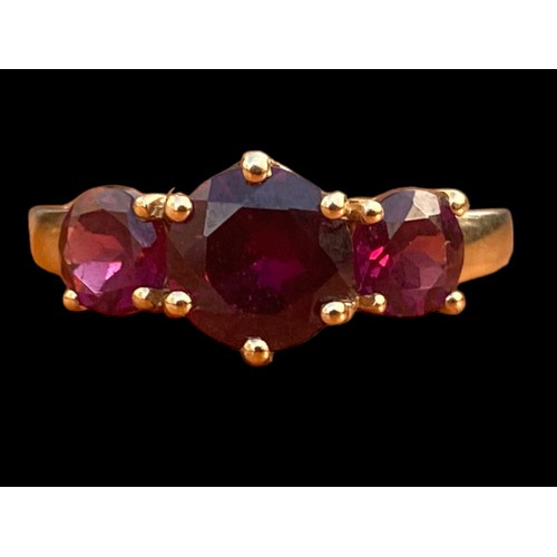 663 - A 9CT GOLD RING SET WITH 3 RUBY STYLE STONES WITH DIAMOND CHIPS TO THE OUTSIDE OF THE SETTING