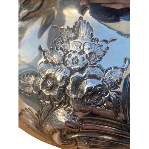 696 - AN EXTREMLY ORNATE LONDON 1893 3 PIECE SERVICE EMBOSSED WITH FLOWERS WITH A SILVER BIRD TO LID OF TE... 