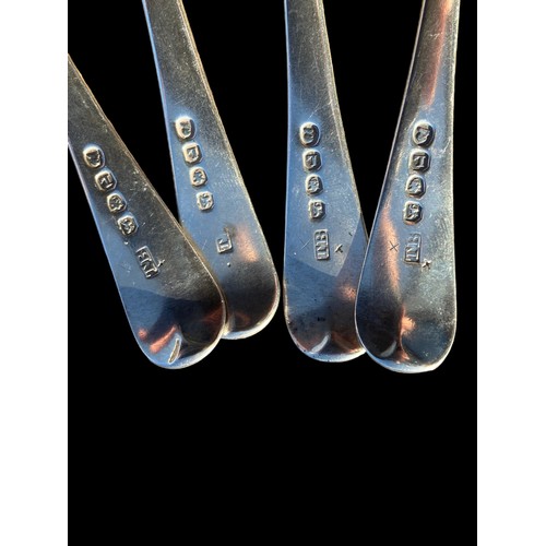 704 - A LOT OF 4 GEORGIAN LONDON SILVER SPOONS WITH A BEAUTIFUL ENGRAVED CREST TPO TOP 129grm