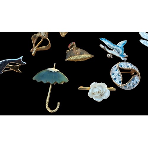 728 - A LOT OF 12 VINTAGE BROOCH