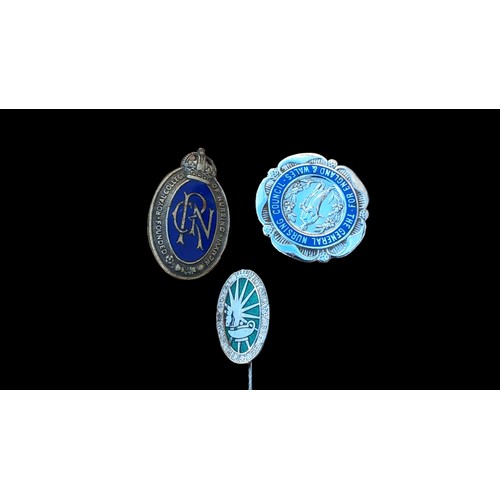 745 - A 1964 ENAMEL STATE CERTIFIED MIDWIFES BADGE & 5 OTHER NURSING RELATED BADGES