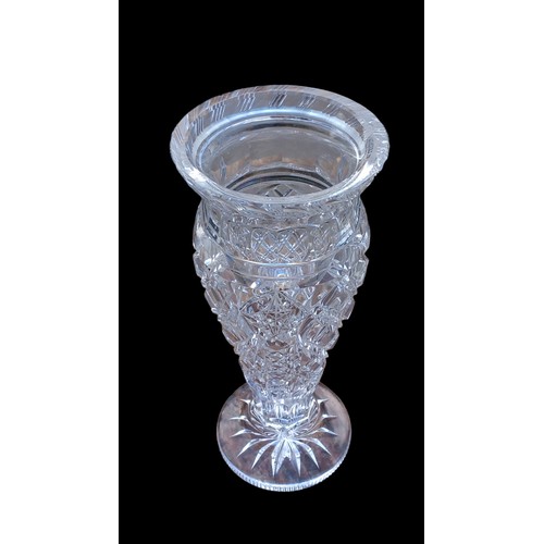 823 - A BEAUTIFULLY CUT GLASS VASE 9.5