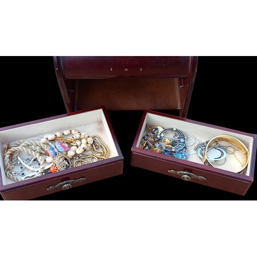 834 - A BOX OF MIXED JEWELLERY