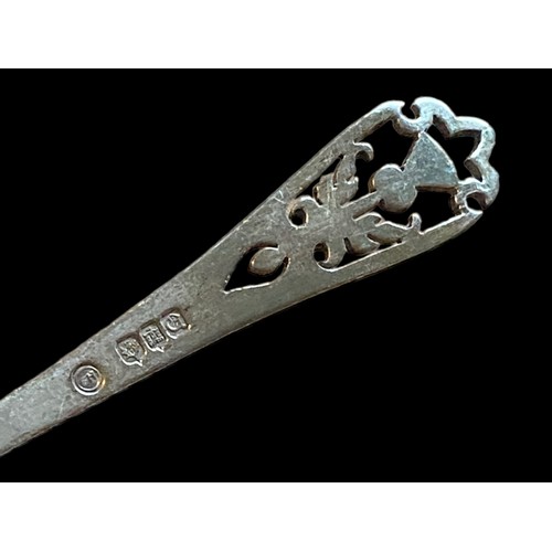 850 - A SCOTTISH SILVER SPOON SET WITH A THISTLE