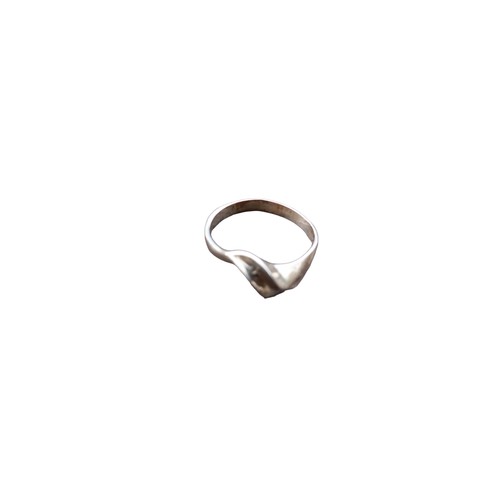 853 - SHAPED SILVER RING