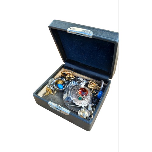 855 - A BOX OF MIXED JEWELLERY SOME SILVER