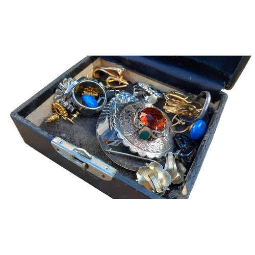 855 - A BOX OF MIXED JEWELLERY SOME SILVER