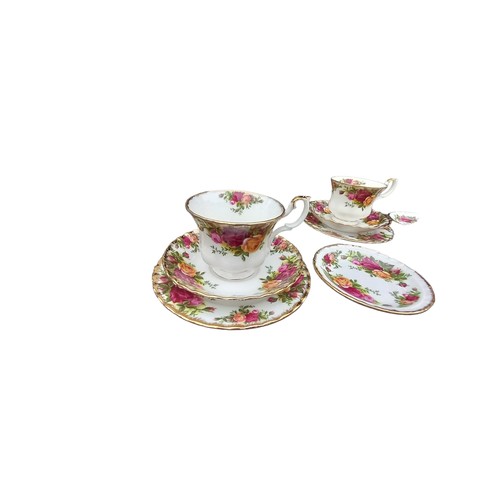 779A - A 25 PIECE OLD COUNTRY ROSE TEA SERVICE BY ROYAL ALBERT