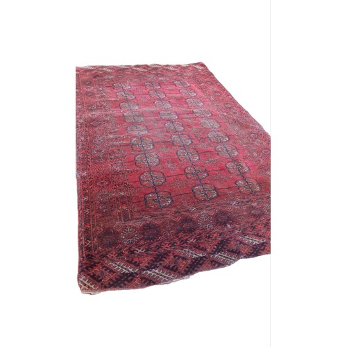 440A - AN ANTIQUE PERSIAN RUG