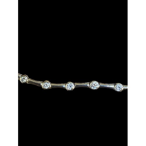 678 - AN ABSOLUTELY BEAUTIFUL DESIGNER 18ct WHITE GOLD AND DIAMOND NECKLACE AND BRACELET SET THE NECKLACE ... 