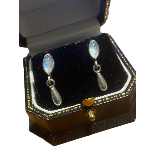 306 - A BEAUTIFUL PAIR OF SILVER & MOONSTONE EARRINGS