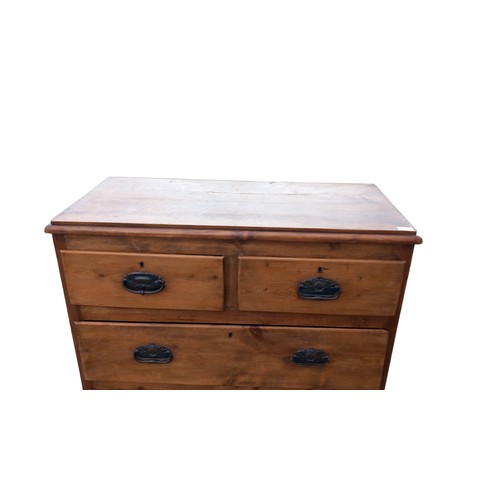 122 - AN ANTIQUE PINE CHEST OF 2 OVER 3 DRAWERS