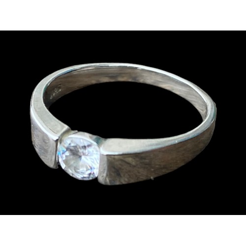 154 - A SILVER SOLITAIRE RING