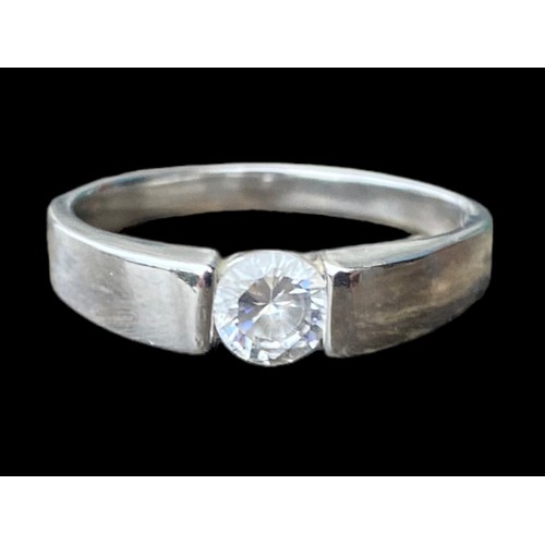 154 - A SILVER SOLITAIRE RING