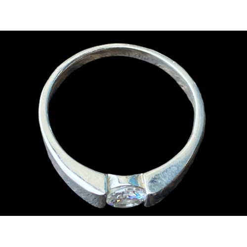 154 - A SILVER SOLITAIRE RING