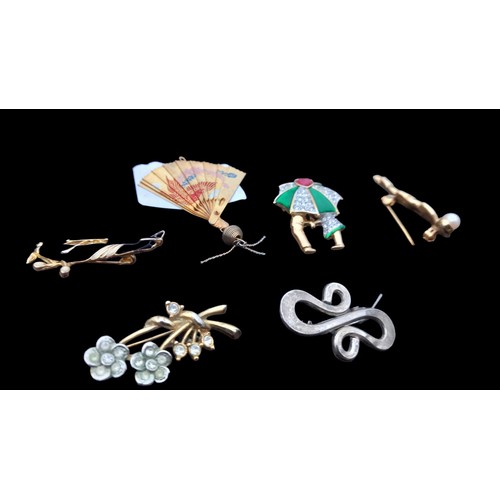 172 - A LOT OF 10 VINTAGE BROOCH